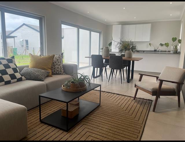 2 BEDROOM HOUSE FOR SALE IN SHEFFIELD BEACH